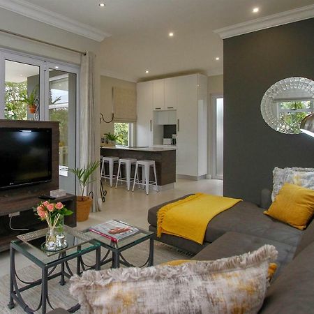 The Cottage On Cordia 2 Bedroom Self Catering 2Km From Umhlanga Beach Durban Exterior foto